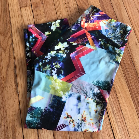 Onzie cropped geometric floral graphic leggings s/m - Picture 3 of 6